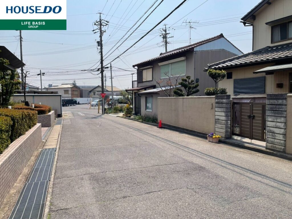 ロイヤルシャトー緑ヶ丘_前面道路を含む現地写真