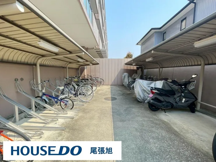 ロイヤルシャトー3_駐輪場