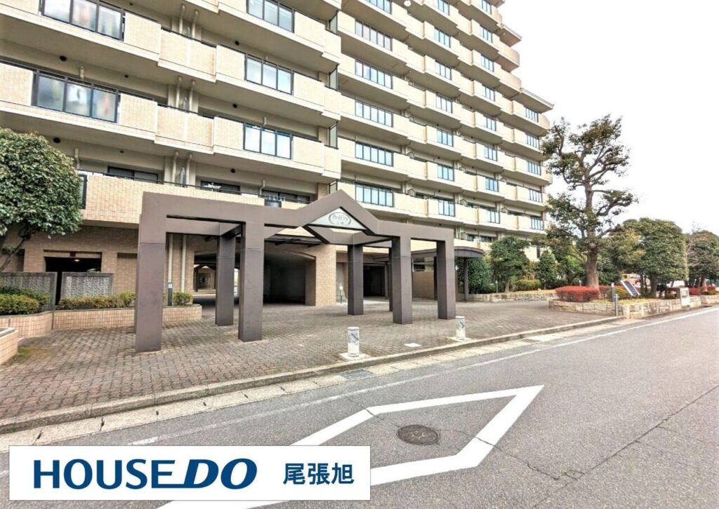 パークシティ三郷壱番館西棟_前面道路を含む現地写真